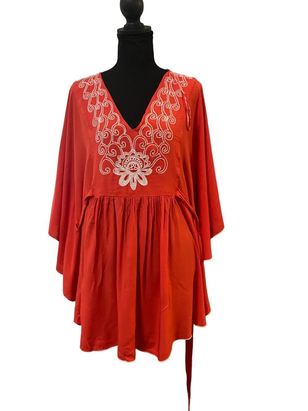Gianni Bini Red V-Neck Floral Embroidered Tunic Size S